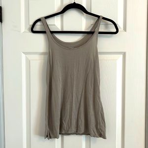 Light grey tank